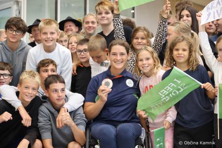 Nepozaben sprejem za bronasto Živo Lavrinc v rodnem Kamniku  (30)